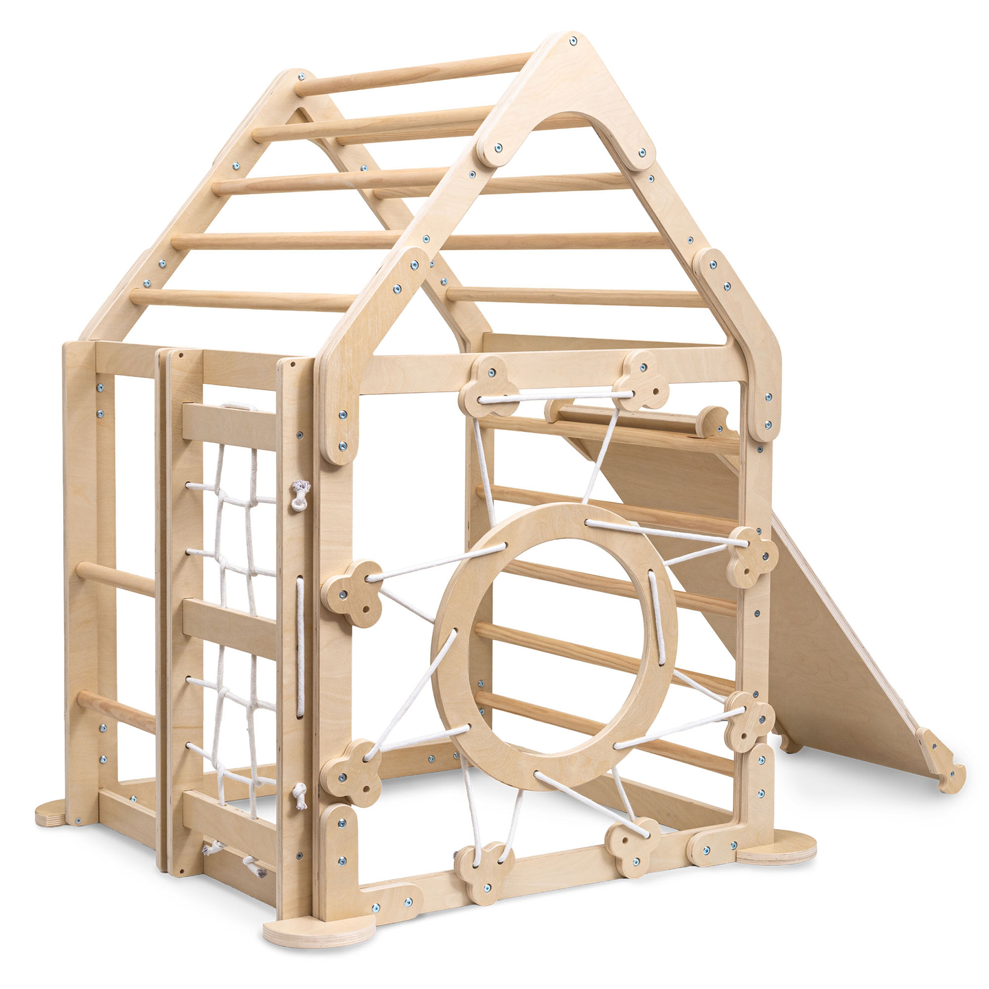 Indoor-Spielplatz aus Holz für Kinder – ein Haus mit Leitern und Rutsche