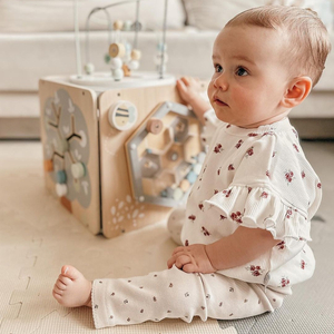 Großer Aktivitätswürfel aus Holz mit Schlaufe - Montessori