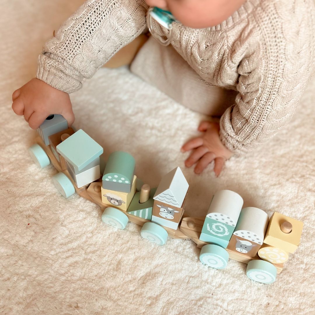 Holzeisenbahn mit Blöcken für einen Jungen - Bauernhof