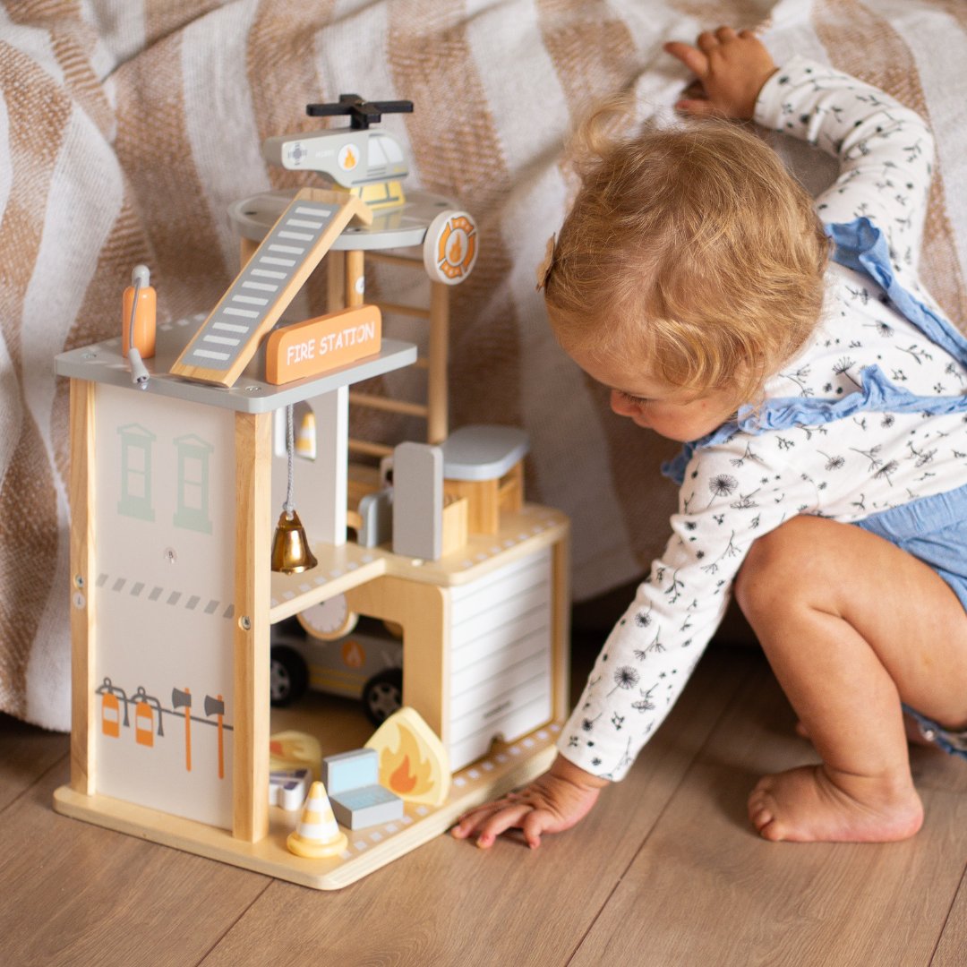 Hölzerne Feuerwache mit Zubehör, Feuerwehr