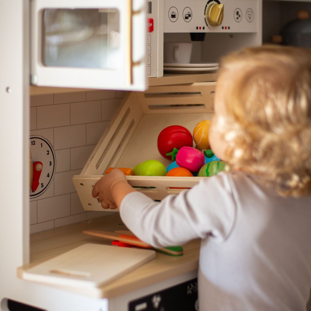 Obst und Gemüse aus Holz zum Schneiden