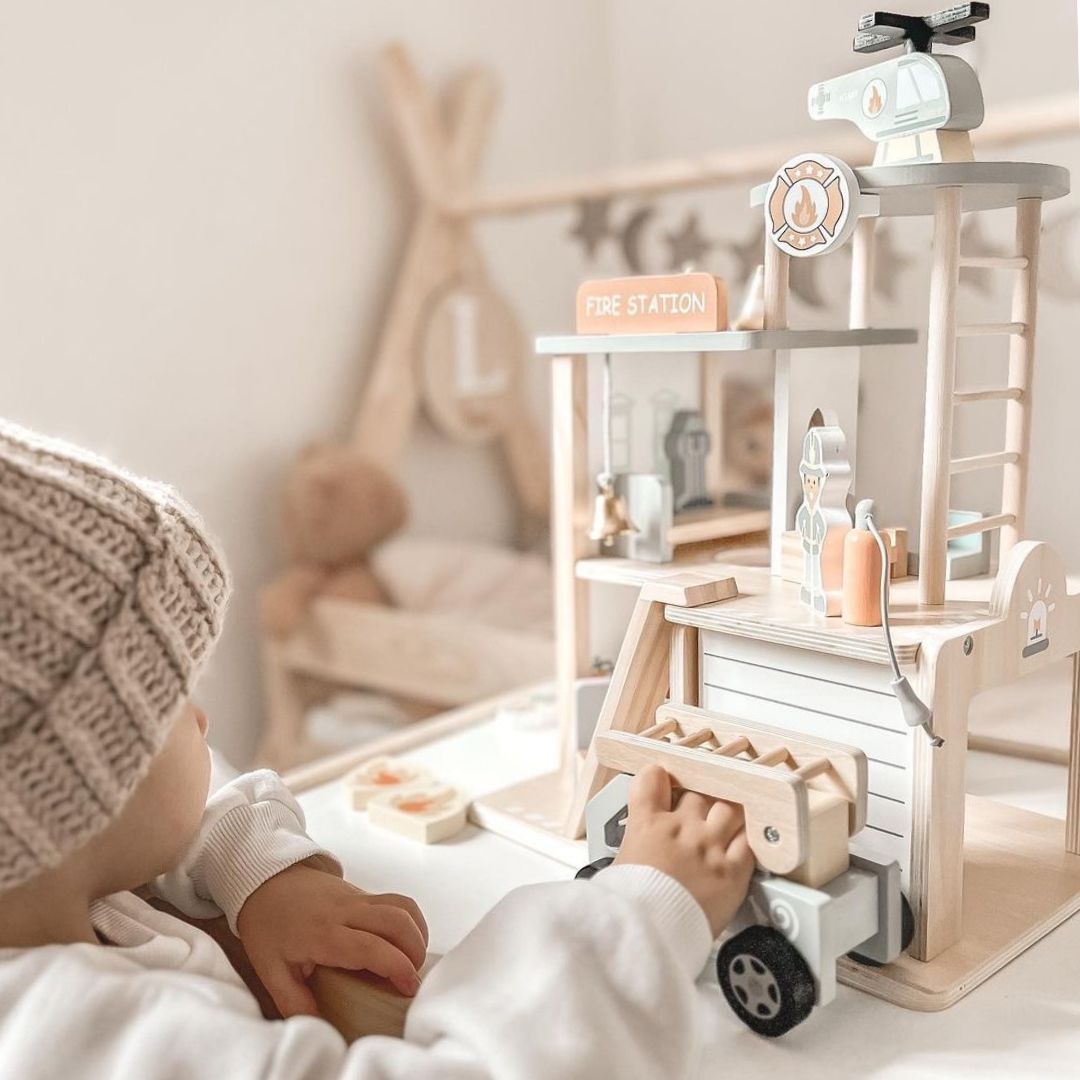 Hölzerne Feuerwache mit Zubehör, Feuerwehr