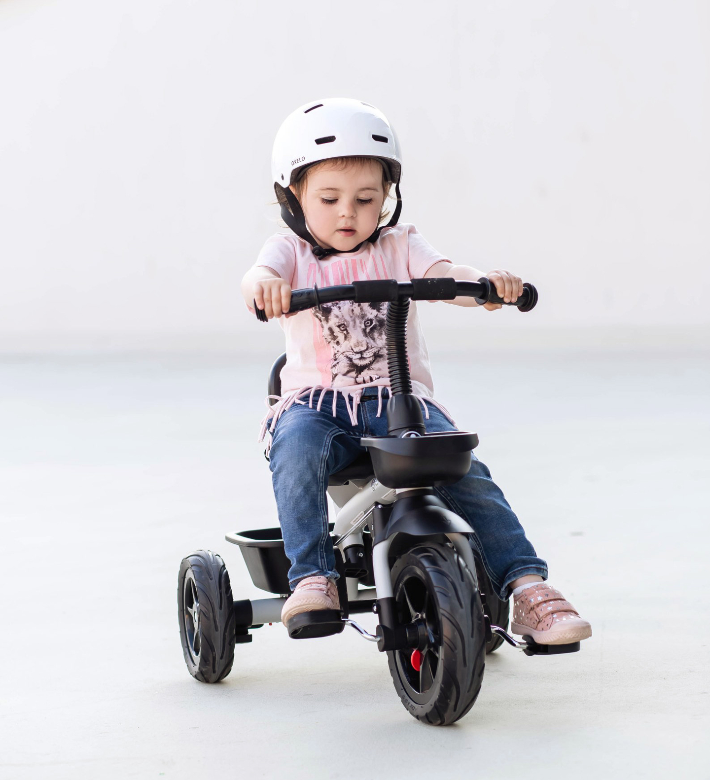 Dreirad HyperMotion TOBI VECTOR - dauerhaft aufgepumpte Räder + Schieber. Farbe: hellgrau.