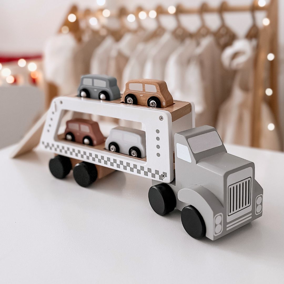 Holzlastwagen - Auflieger mit 4 Autos