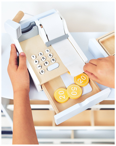 Gemüsestand - Holzstand mit Kisten, Kasse und Terminal