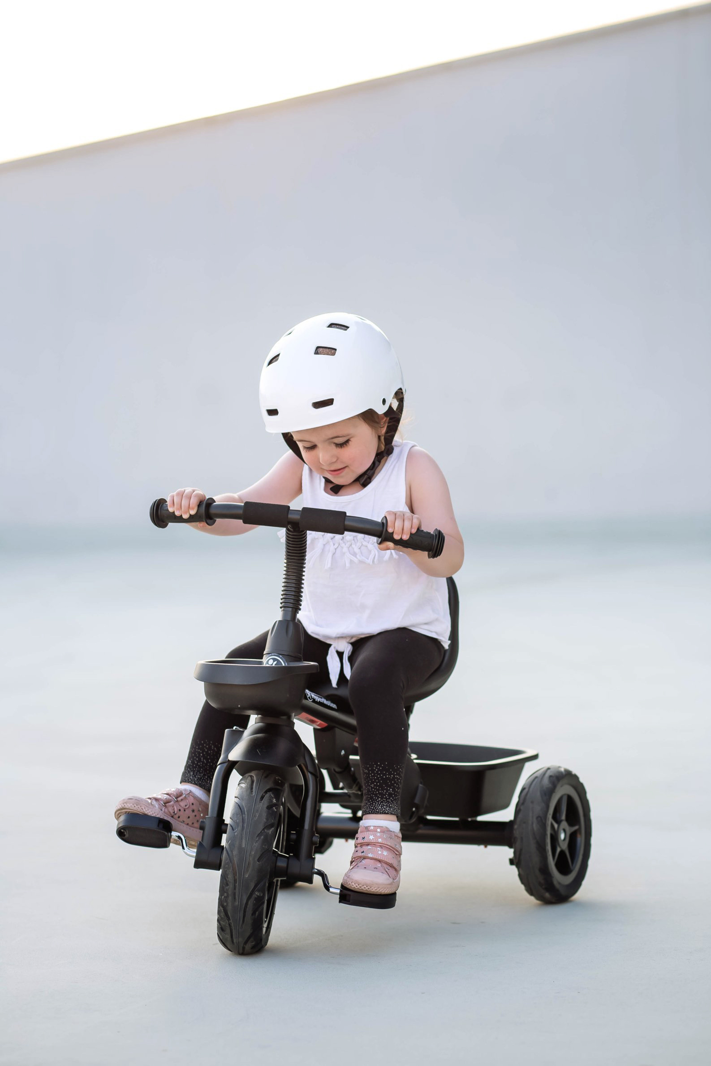 Dreirad HyperMotion TOBI VECTOR - dauerhaft aufgepumpte Räder + Schieber. Farbe: schwarz.